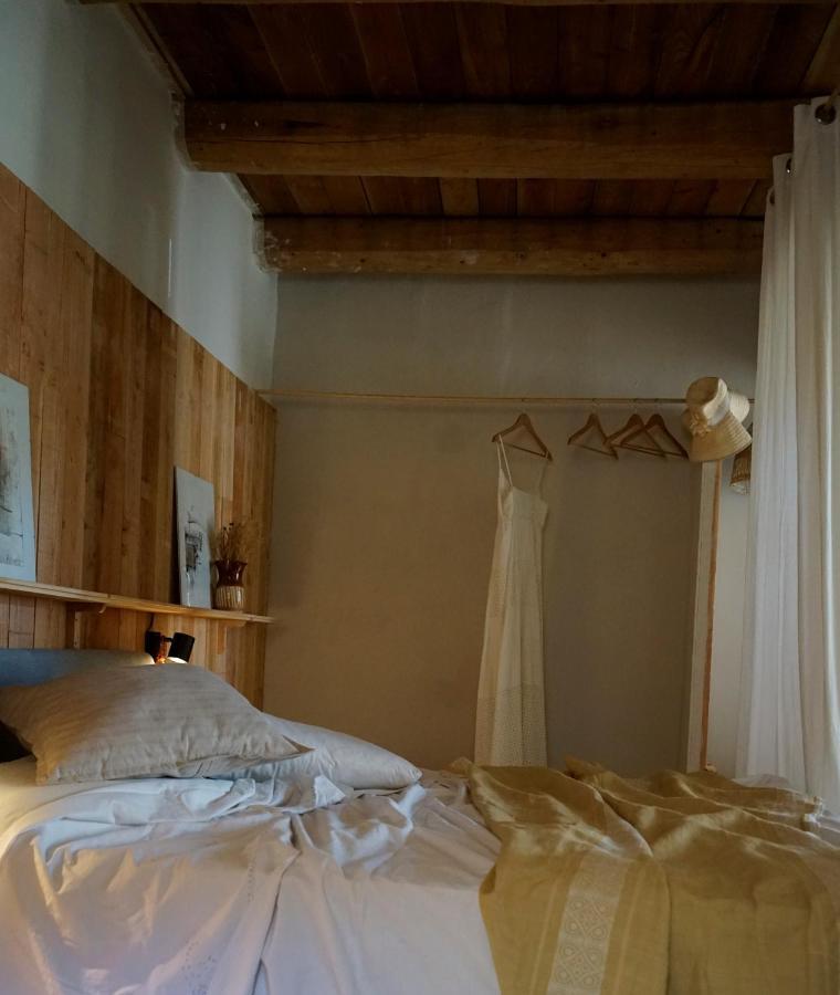 Can Tat, Loft In A Old Coach House Sant Jordi Desvalls Eksteriør bilde