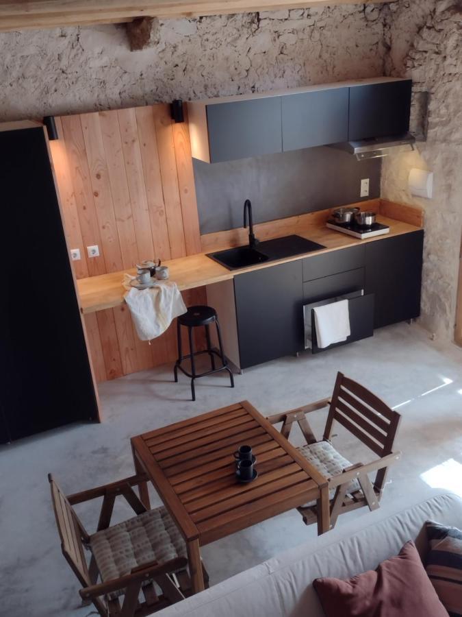 Can Tat, Loft In A Old Coach House Sant Jordi Desvalls Eksteriør bilde