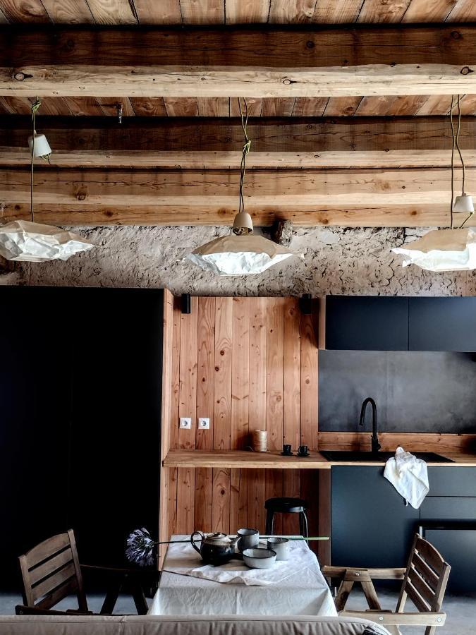 Can Tat, Loft In A Old Coach House Sant Jordi Desvalls Eksteriør bilde