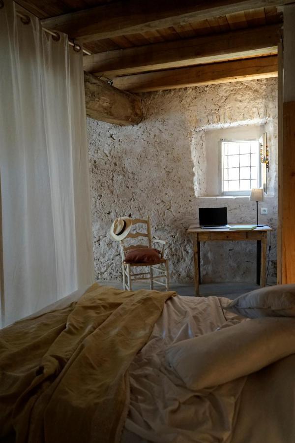 Can Tat, Loft In A Old Coach House Sant Jordi Desvalls Eksteriør bilde