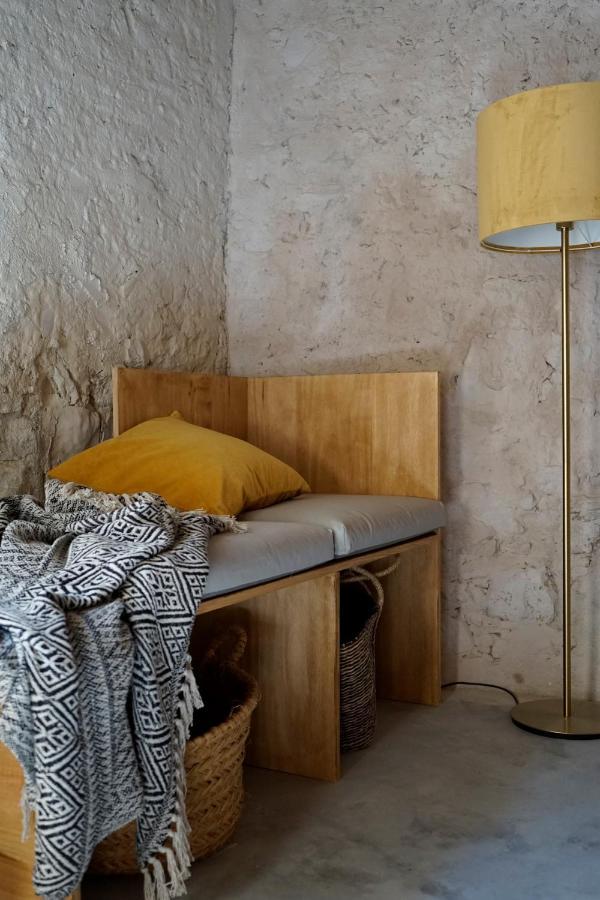 Can Tat, Loft In A Old Coach House Sant Jordi Desvalls Eksteriør bilde