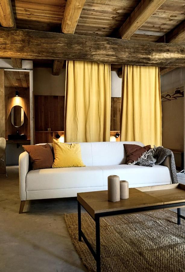 Can Tat, Loft In A Old Coach House Sant Jordi Desvalls Eksteriør bilde