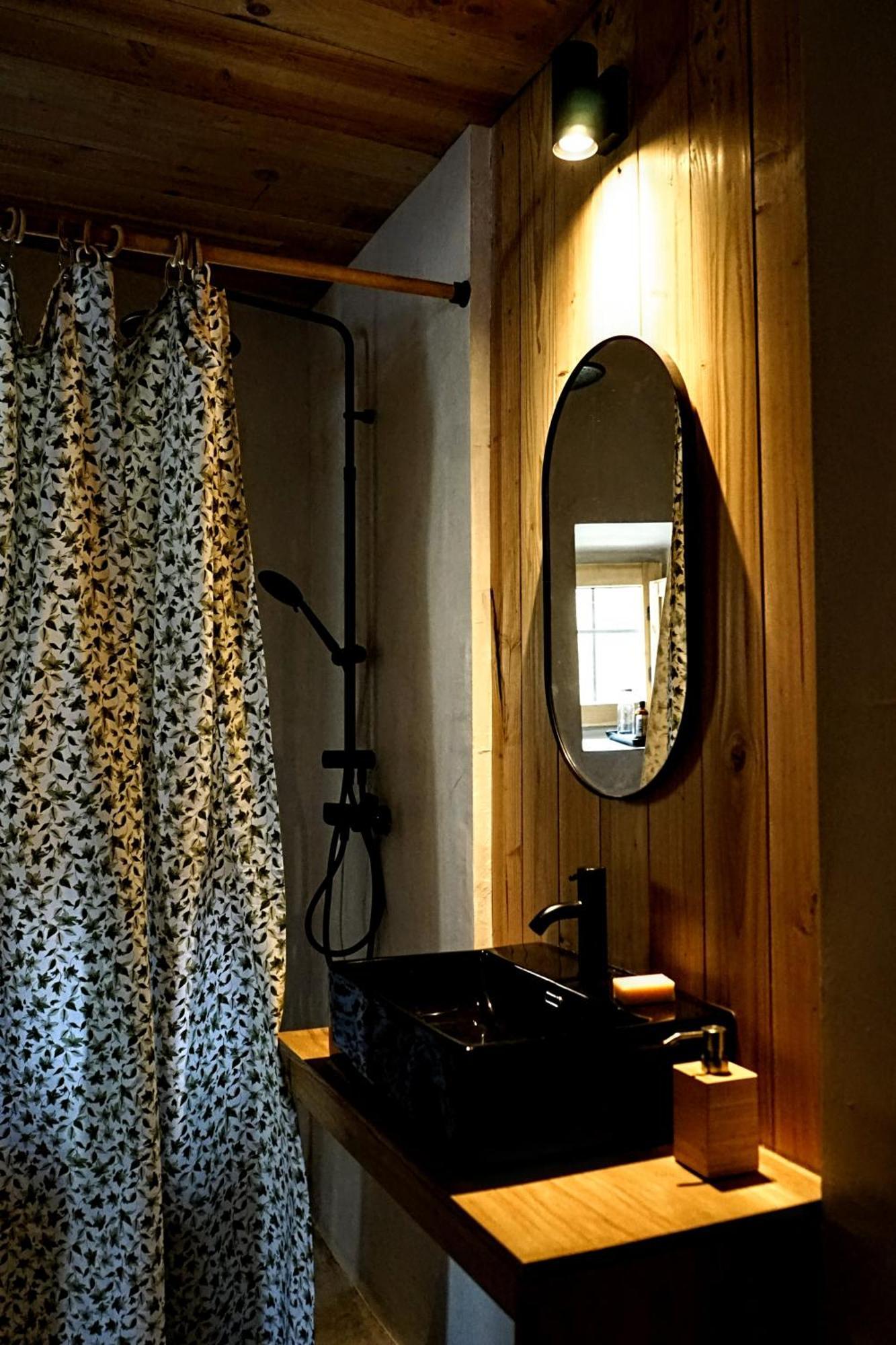 Can Tat, Loft In A Old Coach House Sant Jordi Desvalls Eksteriør bilde
